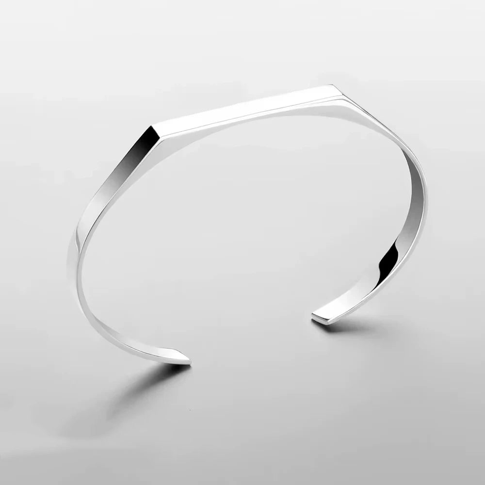 Signet Cuff Karperec